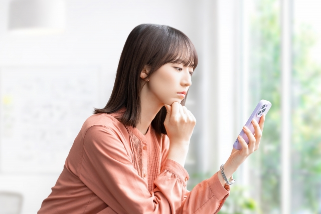 不正出血に不安を感じる女性