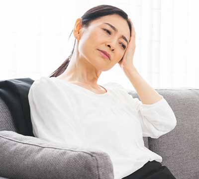 更年期に悩む女性