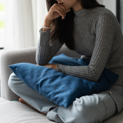 中絶に悩む女性